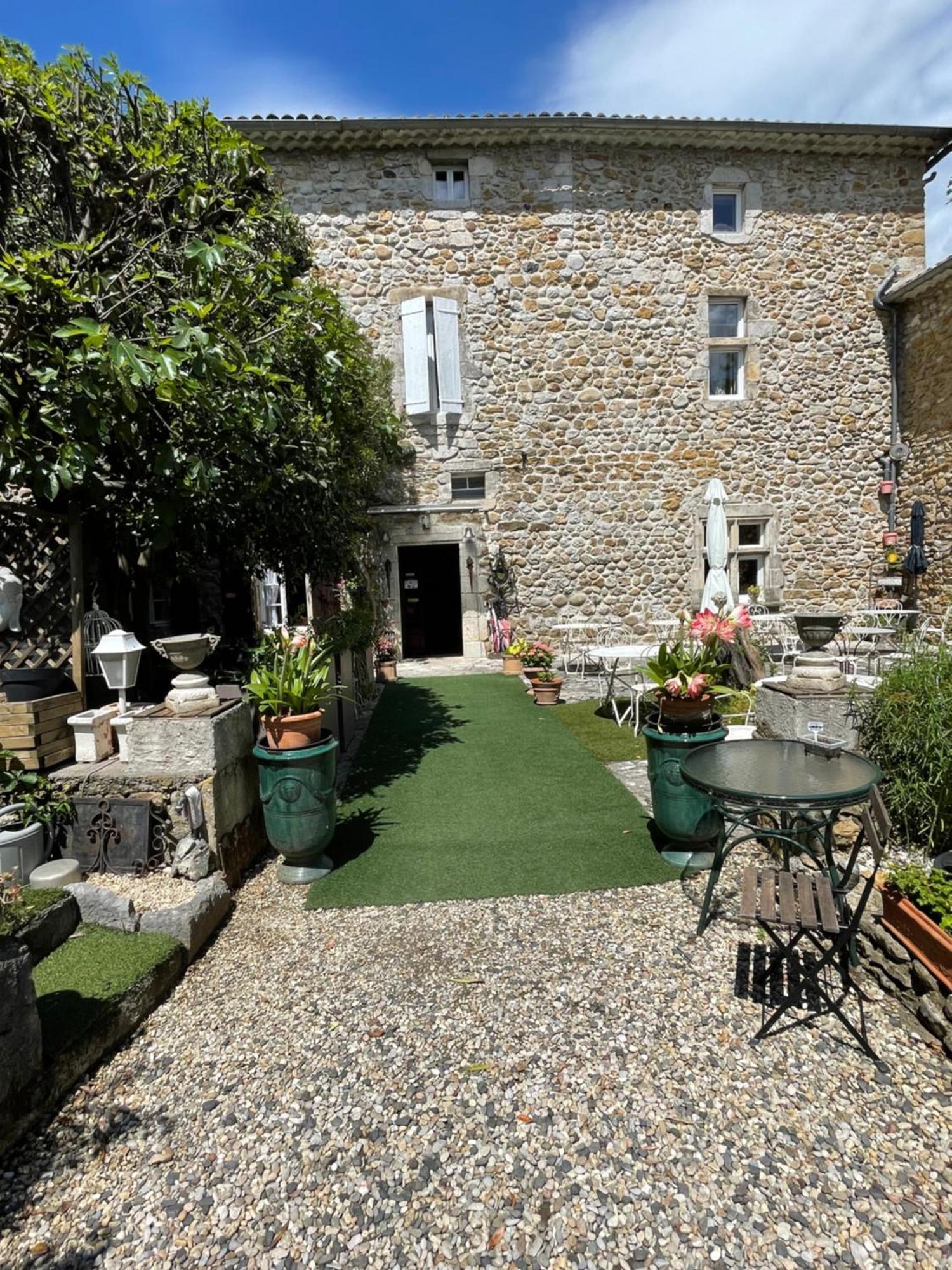 Le Manoir Du Raveyron Otel Vallon-Pont-dʼArc Dış mekan fotoğraf