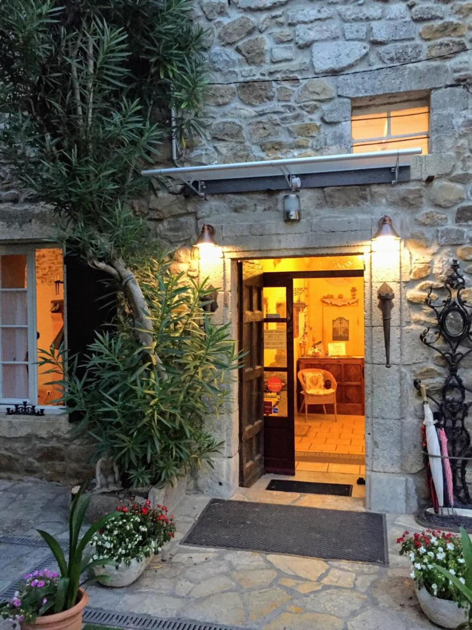Le Manoir Du Raveyron Otel Vallon-Pont-dʼArc Dış mekan fotoğraf
